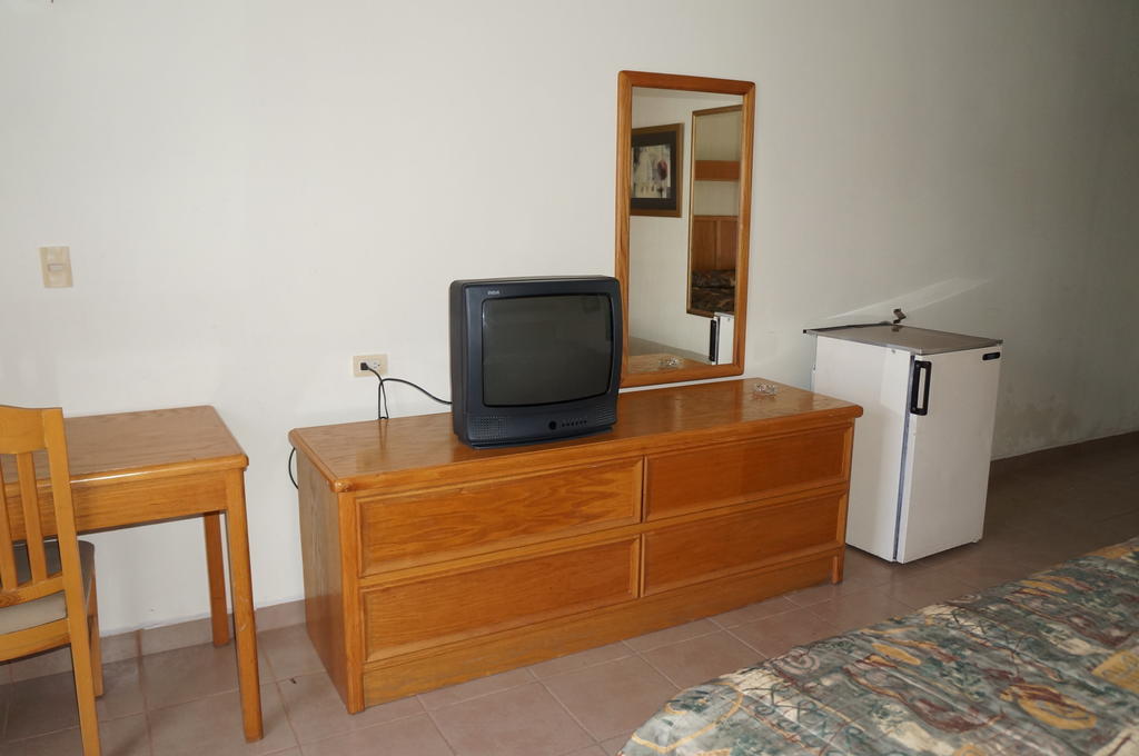 Maria Luisa Inn & Suites Juarez  Bilik gambar