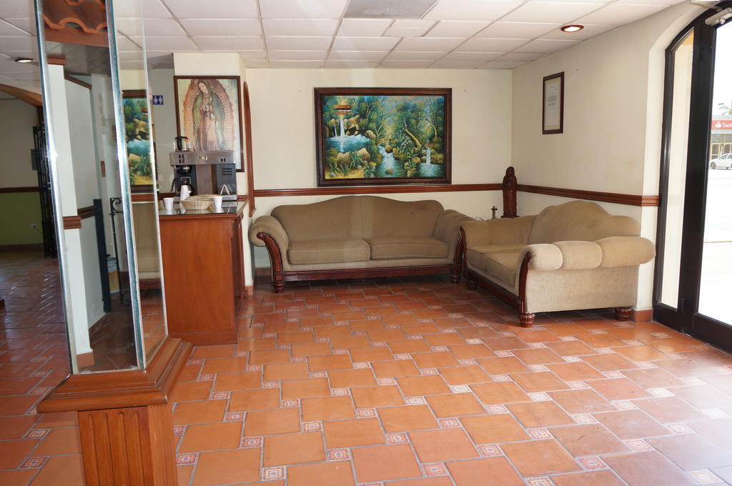 Maria Luisa Inn & Suites Juarez  Bilik gambar